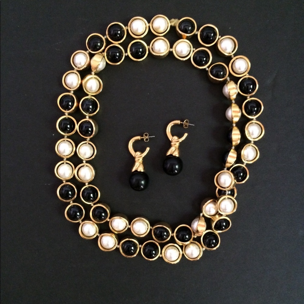 Necklace w/interchangeable Earrings.